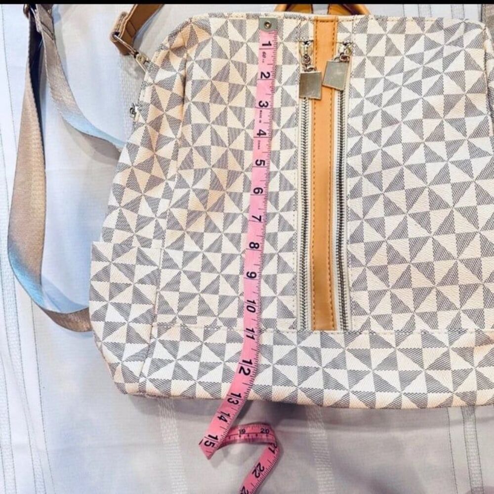 Backpack - Picture 5 of 9